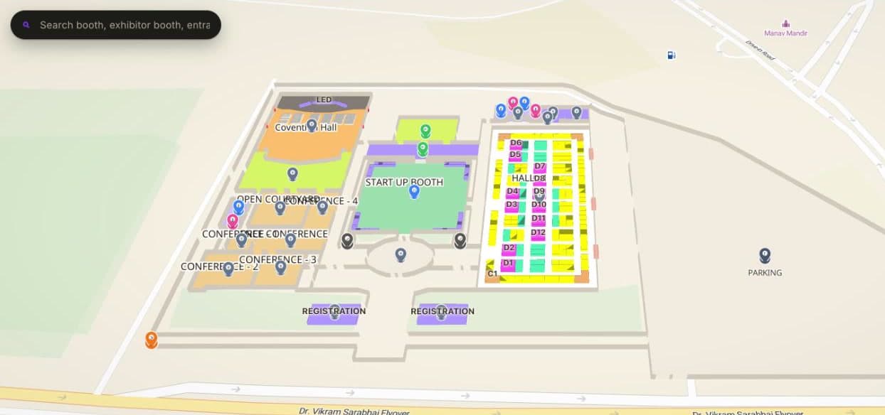 The Mapnyx visitor portal over an exhibition site: a search field for booths and entrances, numbered exhibitor stands laid out in a hall, conference rooms, a start-up booth, registration desks and parking, each with its own place pin.
